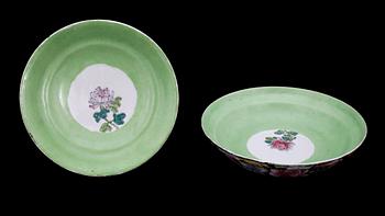 SKÅL med LOCK samt TALLRIK, porslin. Kina 1800-tal.