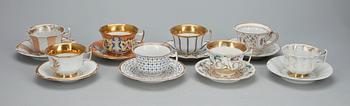 KOPPAR MED FAT, 8 delar, porslin, bla Meissen, 1800-talets slut.
