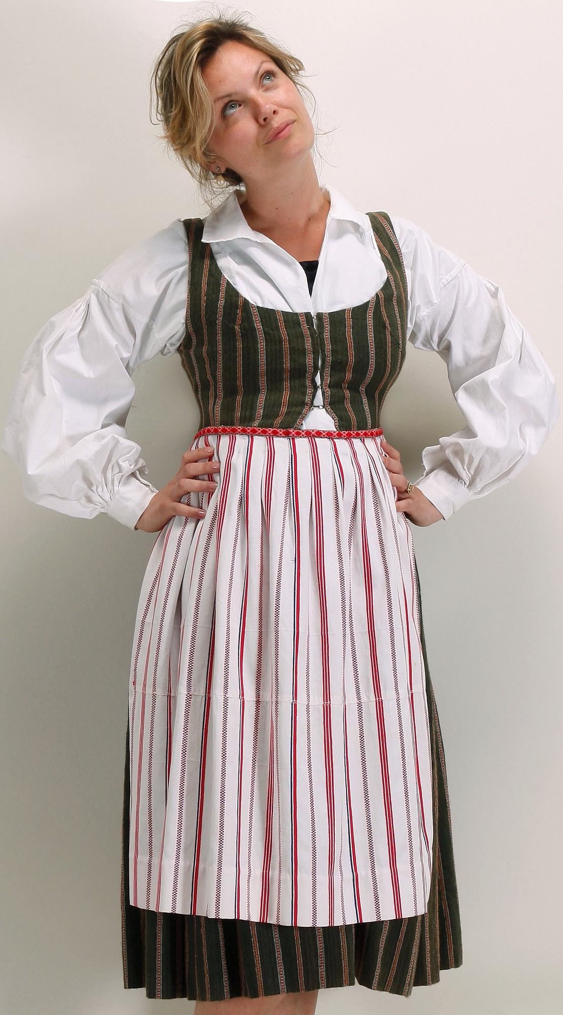 FOLKDRÄKT, 3 delar, bomull och ylle, Enånger, 1900-tal.