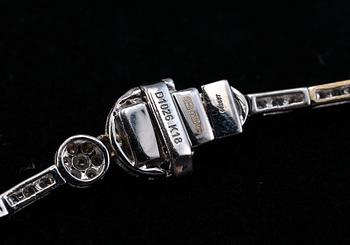 A NECKLACE, 830 brilliant cut diamonds 10.40 ct. H/si-I. Length 43 cm. Weight 47,9 g. SJL certificate nr. 4180.