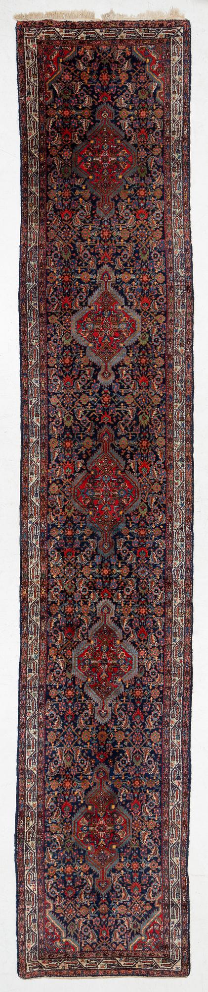 A runner, oriental, approx. 555 x 100 cm.