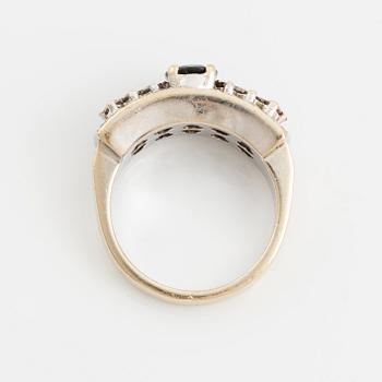 Ring with dark sapphire and brilliant-cut diamonds.