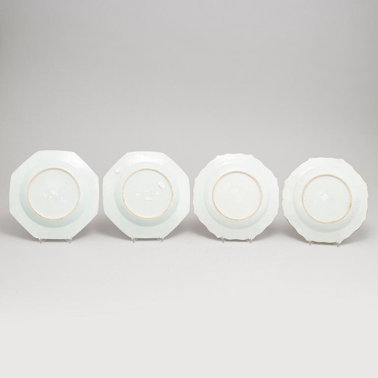 A set with four (2+2) dinner plates, Qing dynasty, Qianlong (1736-95).