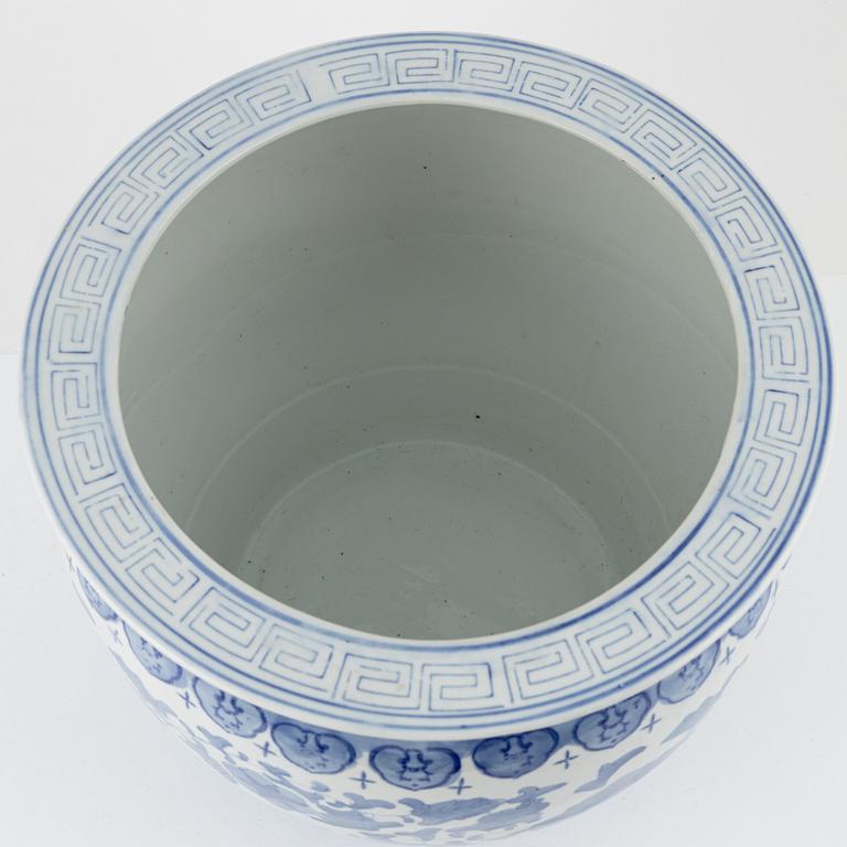 A blue and white porcelain fish basin, China, second half of the 20th Century.