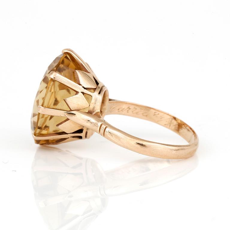 RING, 18K guld med citrin ca 12.35 ct. Total vikt 6,30 gram.