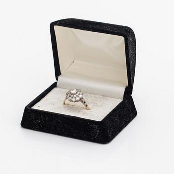 Ring, 18K vitguld,  diamanter tot. ca 1,40 ct. importstämplad Tillander, Helsingfors 1990-tal.