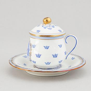 A set of 12 Rörstrand "Gripsholm" custard cups with dishes, Sweden, 20th Century.