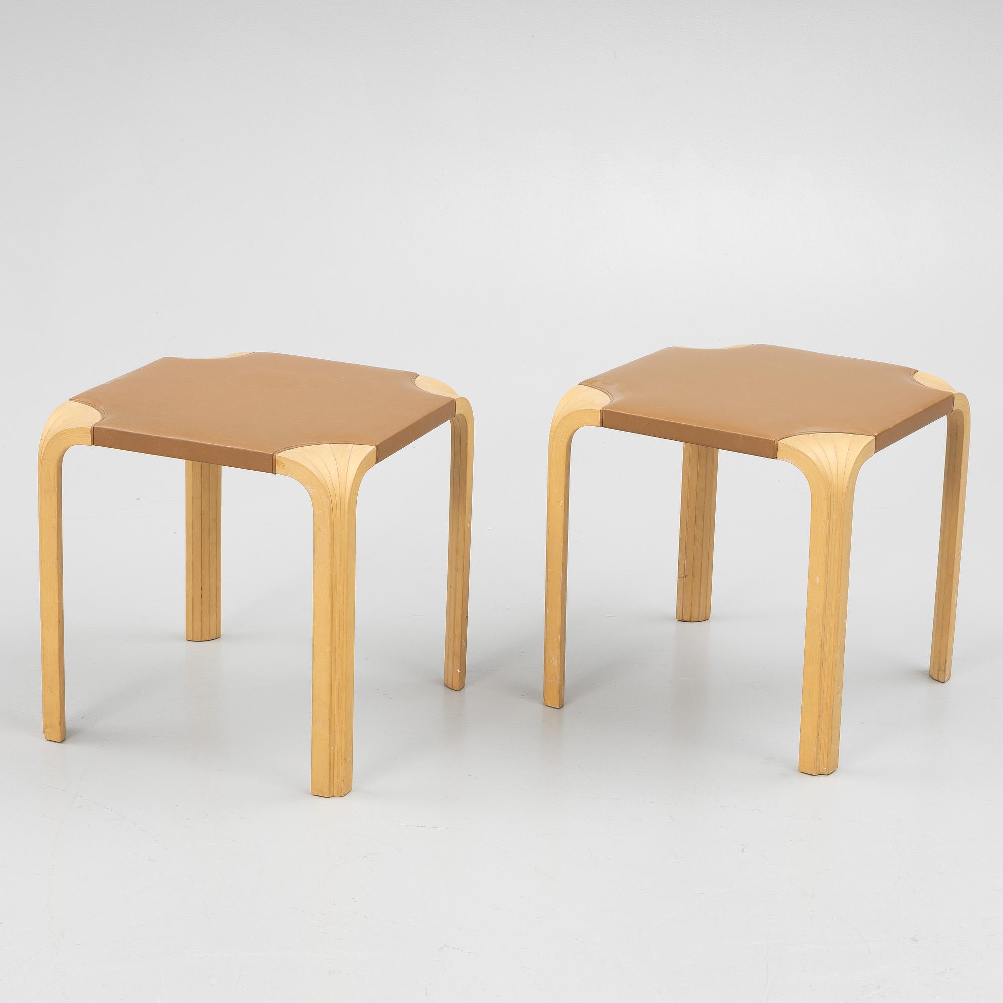 Alvar Aalto, pallar, ett par, modell X601, Artek.