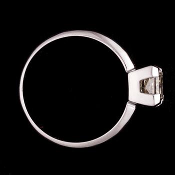 RING, 14K vitguld, prinsesslipad glasfylld diamant. Vikt ca 2,1 g.