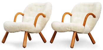 29. A pair of 'Clam' easy chairs attributed to Philip Arctander, 1940's-50's.