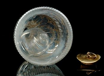 KARAFF med fack för is, glas. Ryssland, Kejserliga glasmanufakturen, St Petersburg, ca 1790-1800.
