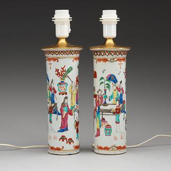 A pair of famille rose vases, late Qing dynasty.