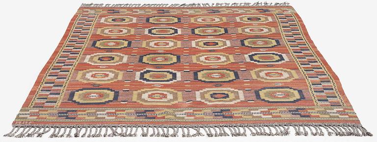 Märta Måås-Fjetterström, a 'Röda åttan' carpet, flat weave, c. 267 x 202 cm, signed MMF.