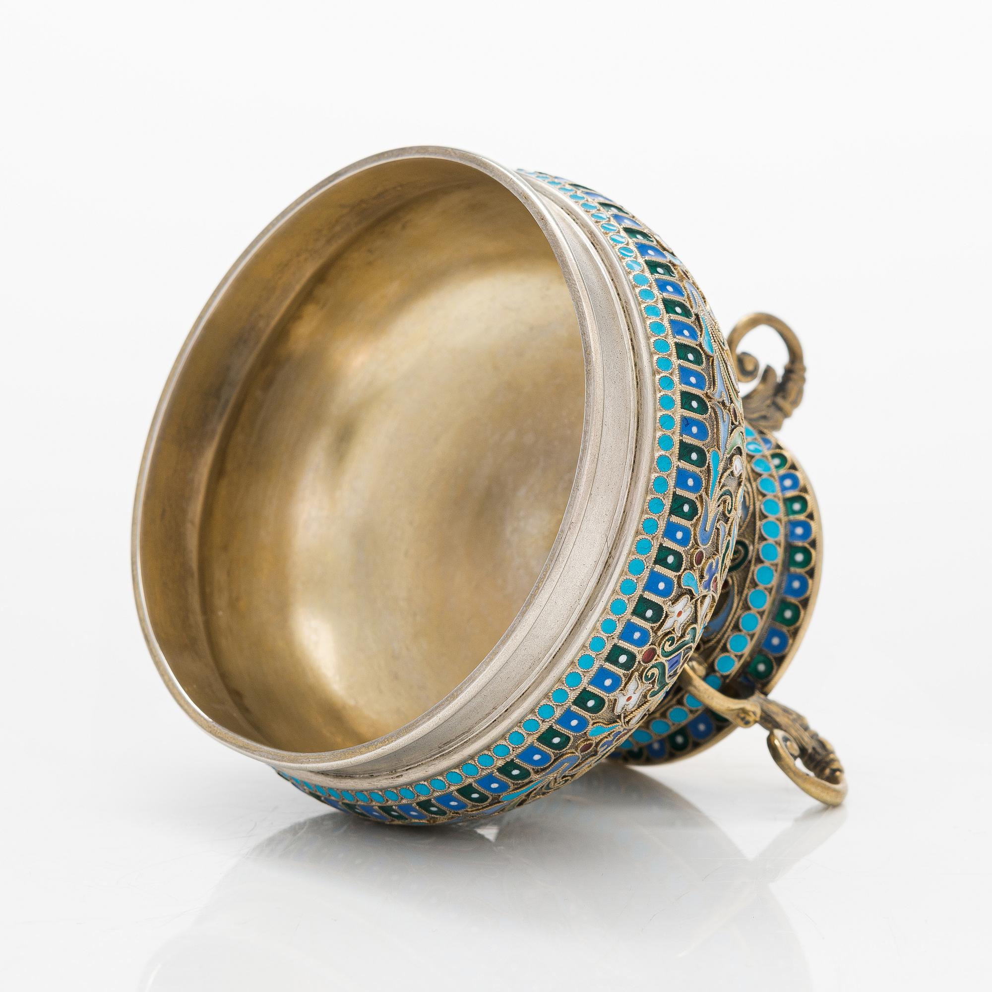 Ovchinnikov, skål, cloisonné-emalj, silver och förgyllt silver, med kejserligt hovleverantörsmärke, Moskva 1896.