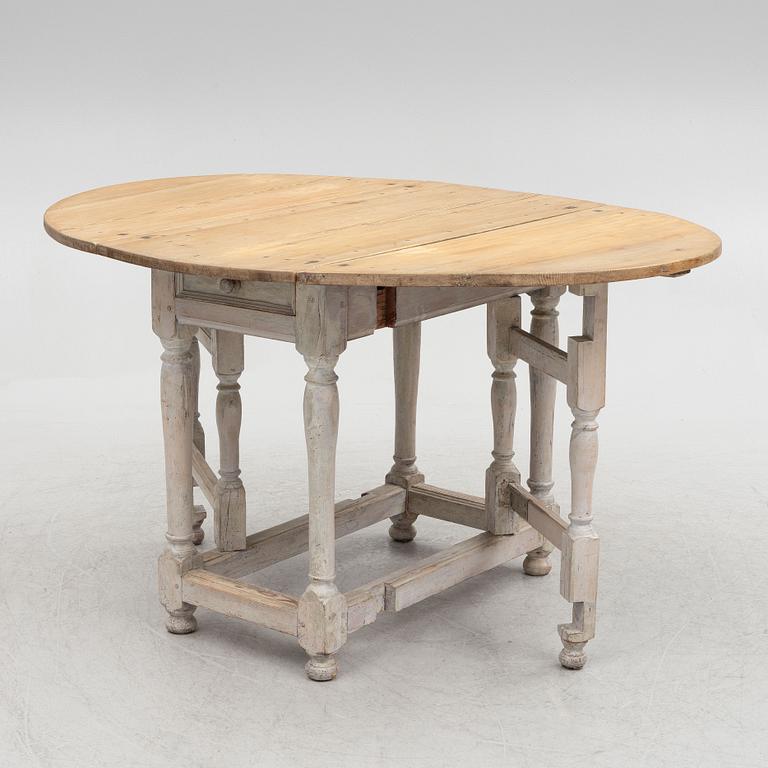 A gate leg table 18th/19th century.
