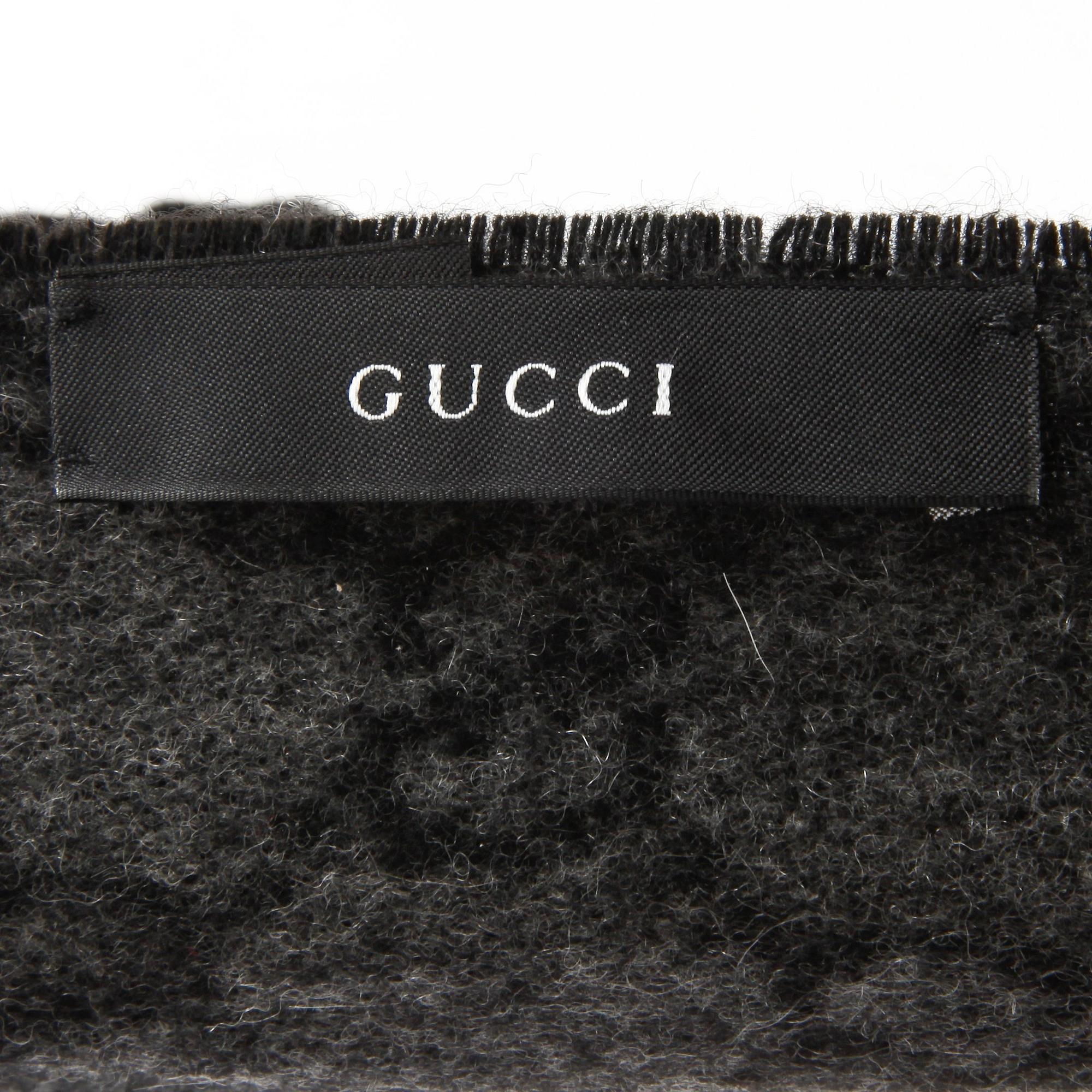GUCCI, en halsduk.