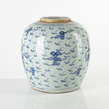 A blue and white 'dragon and phoenix' jar, Qing dynasty/around 1900.