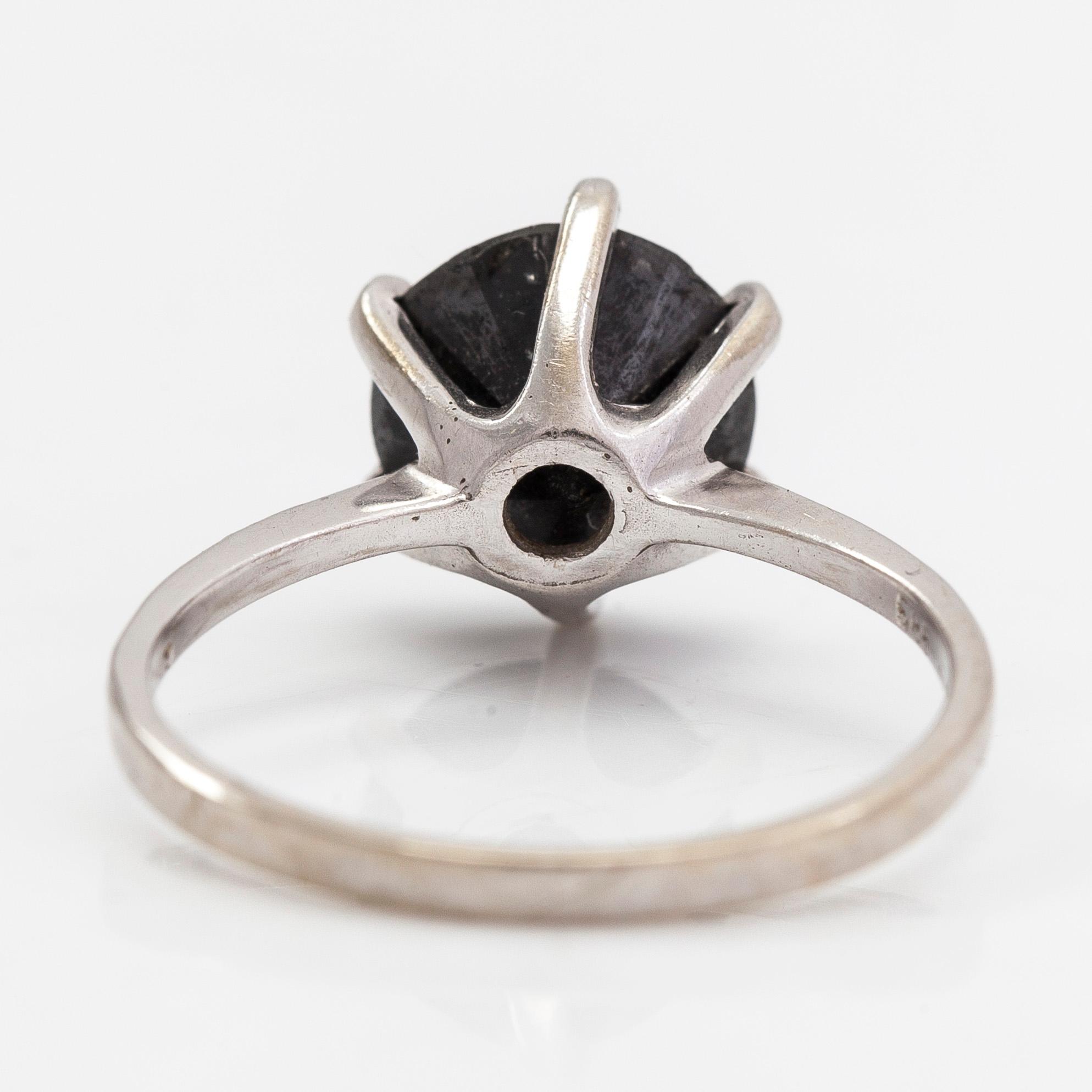 Ring, 14K vitguld med solitär svart diamant ca 2.75 ct.