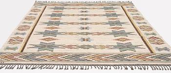 Märta Måås-Fjetterström, a carpet, "Vit botten", flat weave, ca 291 x 218 cm, signed AB MMF.