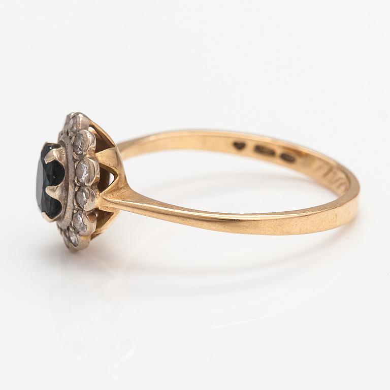 An 18K gold ring with a sapphire and diamonds ca. 0.24 ct in total.