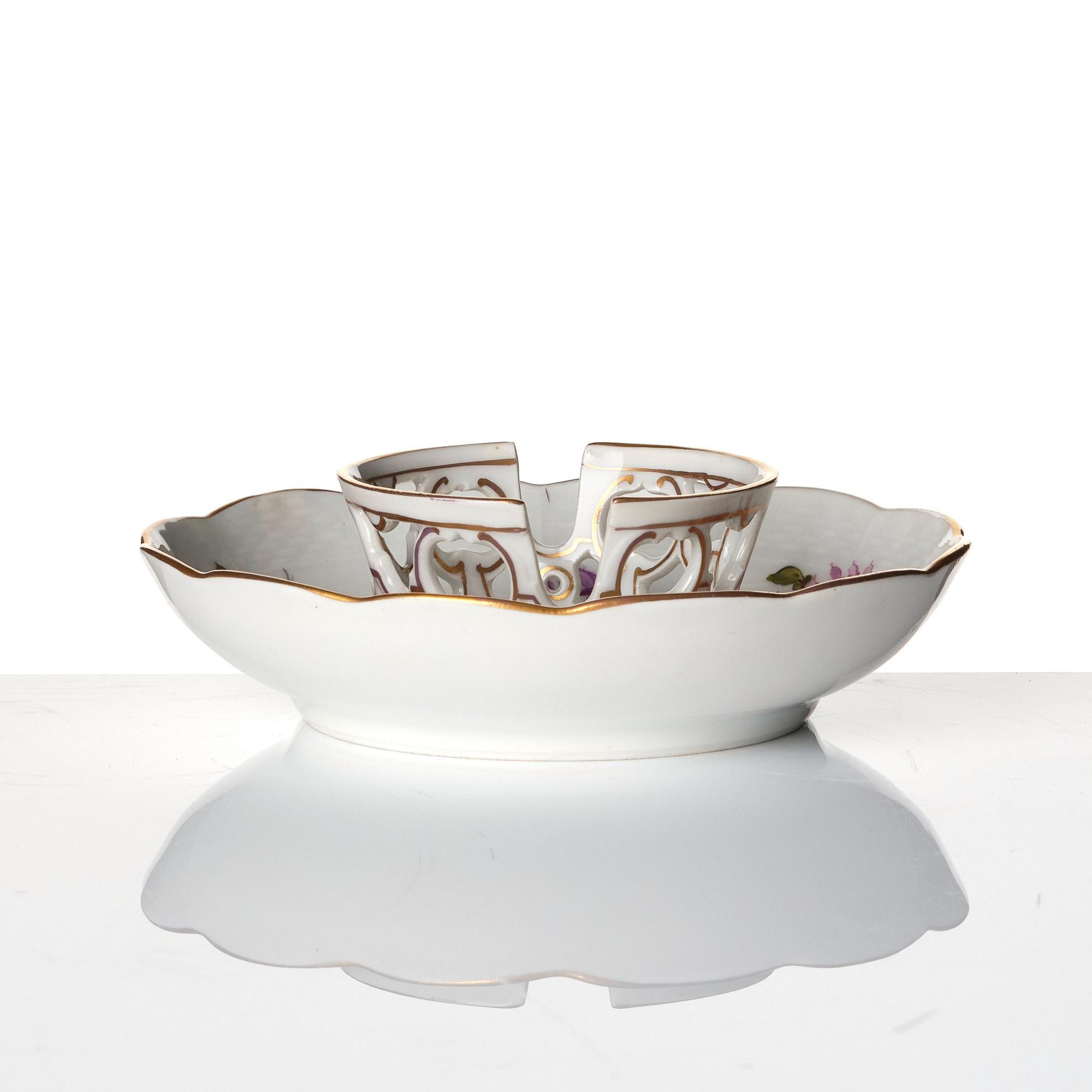 A Vienna trembleuse chocholate cup with cover, 18th Century. - Bukowskis