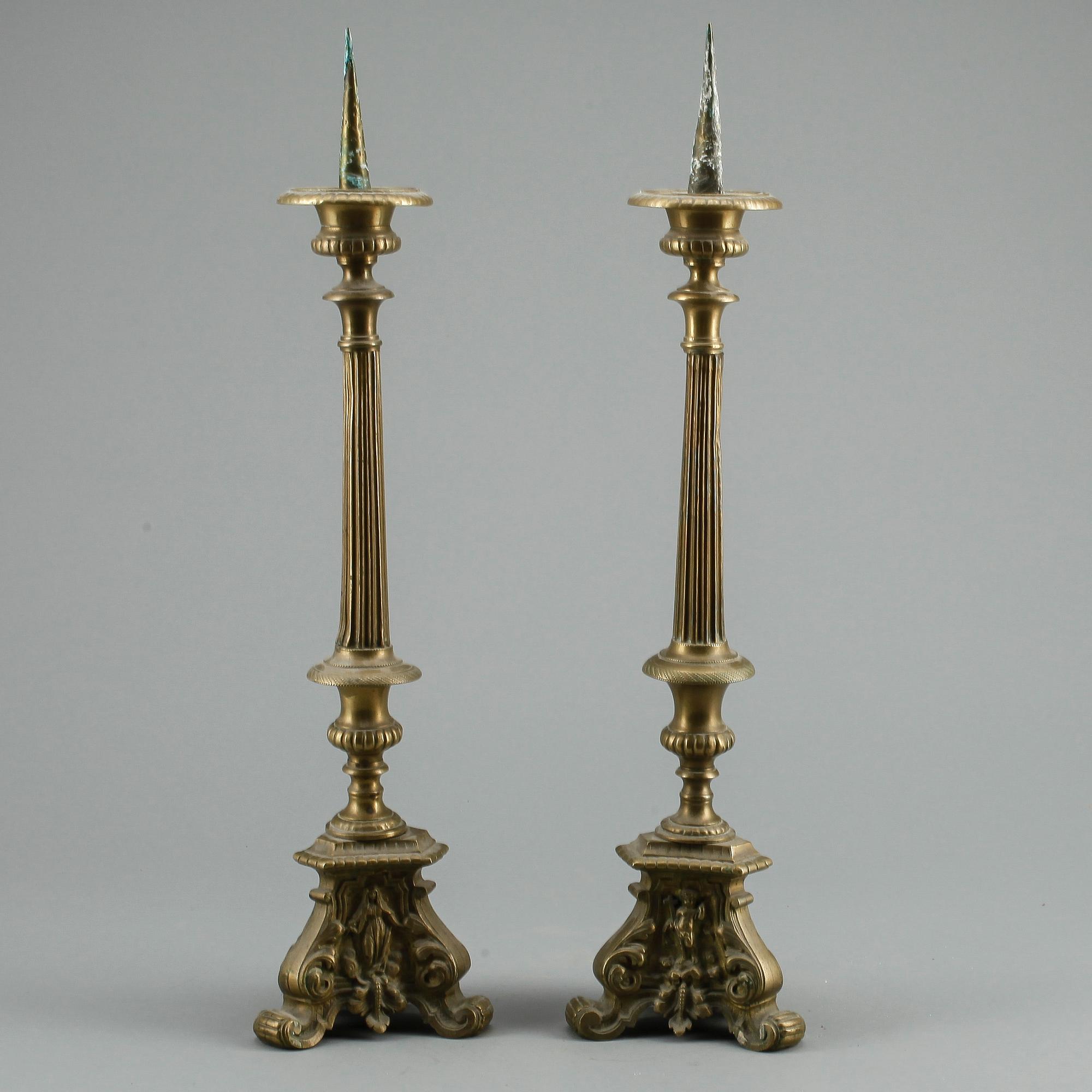 ALTARLJUSSTAKAR, ett par, mässing. 1800-tal.