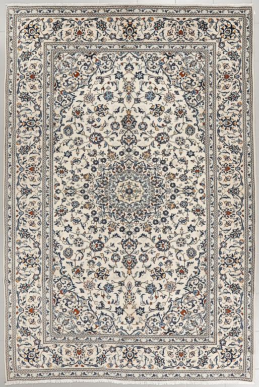 A Keshan rug, 295 x 200 cm.