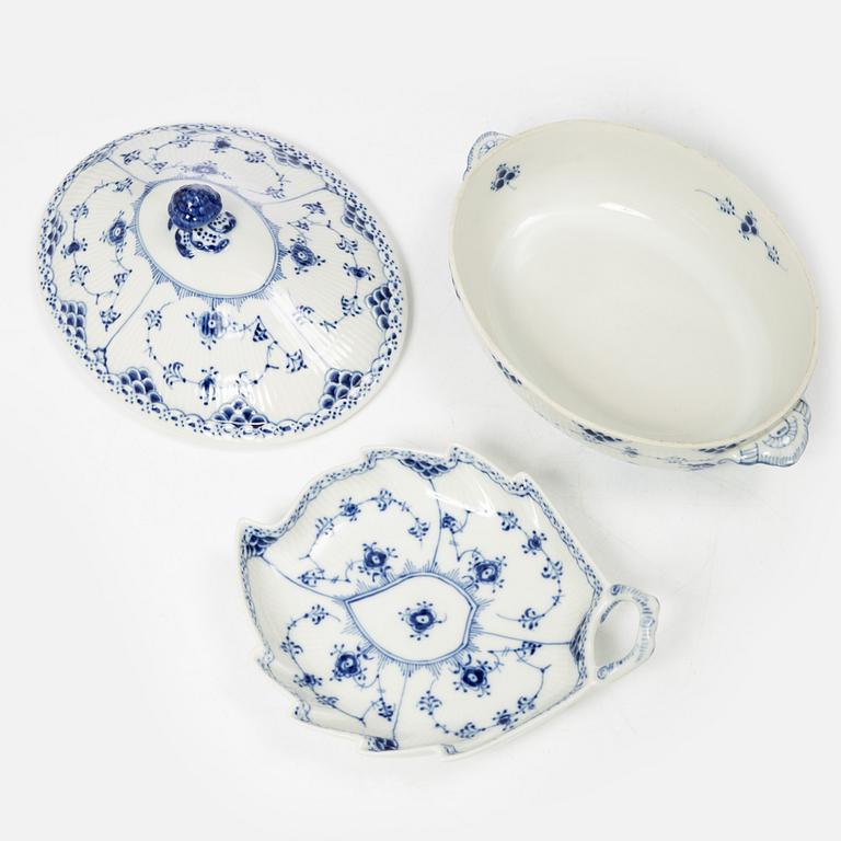 Royal Copenhagen, servisdelar, 15 st, porslin, "Musselmalet", halv blonde, Danmark, 1958-1973.