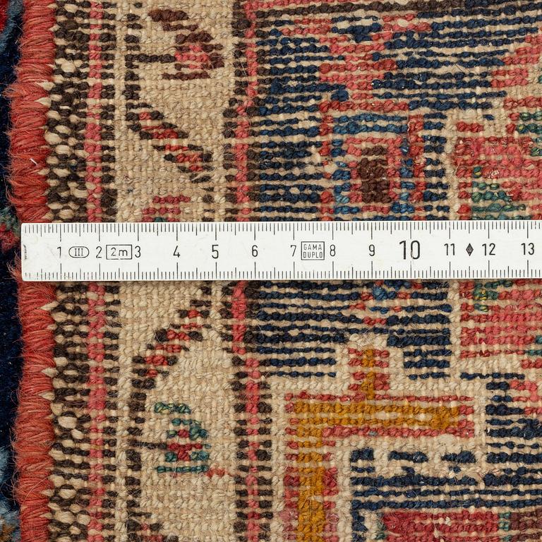 A rug, Chahar Mahal/Bakhtiari, ca 225 x 141 cm.