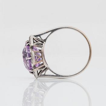 A circa 5.80 ct oval-cut pink sapphire and old-cut diamond ring. Total carat weight of diamonds circa 0.50 ct.