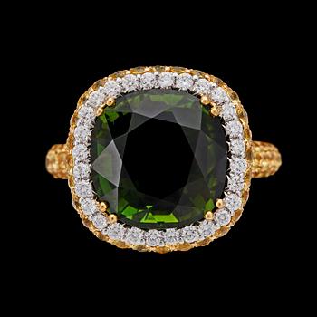 1029. RING, fasettslipad peridot, gula safirer och briljantslipade diamanter, tot. ca 0.50 ct.