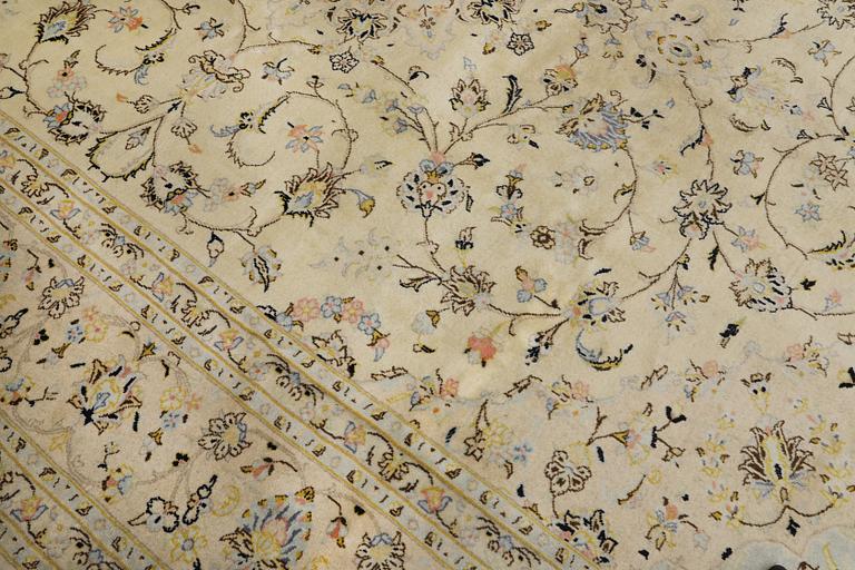 A Keshan carpet, 405 x 304 cm.