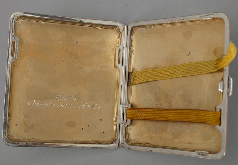 CIGARETTETUIER, 2 st, silver, Moskva 1927-1955 samt Helsingfors 1928. Tot. vikt 275 g.
