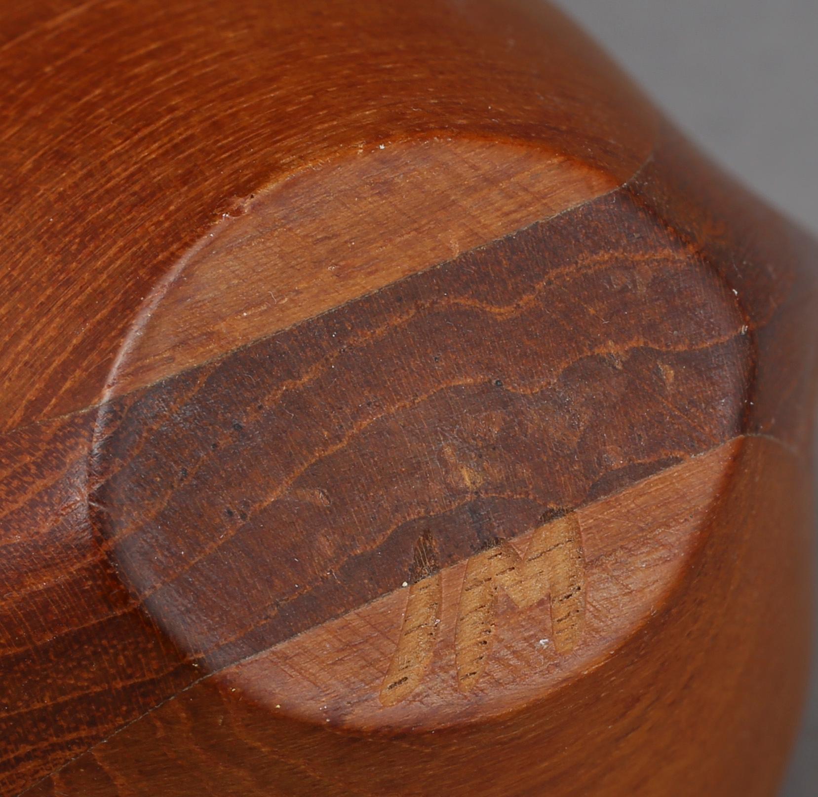 SKÅLAR, 4 st, snidad furu och teak. Johnny Mattson, monogramsignerade, 1950/60-tal.