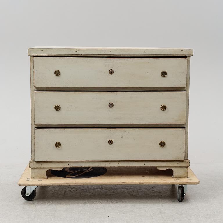 A painted chest of drawers, end of the 19th Century.