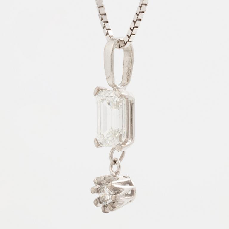 Hänge, 18K vitguld med smaragdslipad diamant samt mindre briljantslipad diamant, kedja 18K vitguld.