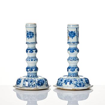 A pair of blue and white candles sticks/covers, Qing dynasty, Kangxi (1662-1722).