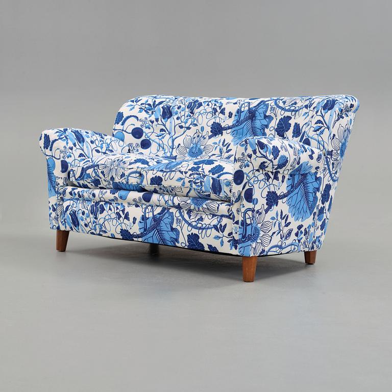 A Josef Frank two-seated sofa, Svenskt Tenn, 1940's.