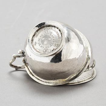 SUPKOPP, silver, Carl Petter Åberg, Arboga 1796, samt TUMLARE, 2 st, silver 1700/1800-tal. Tot ca 55 gr.