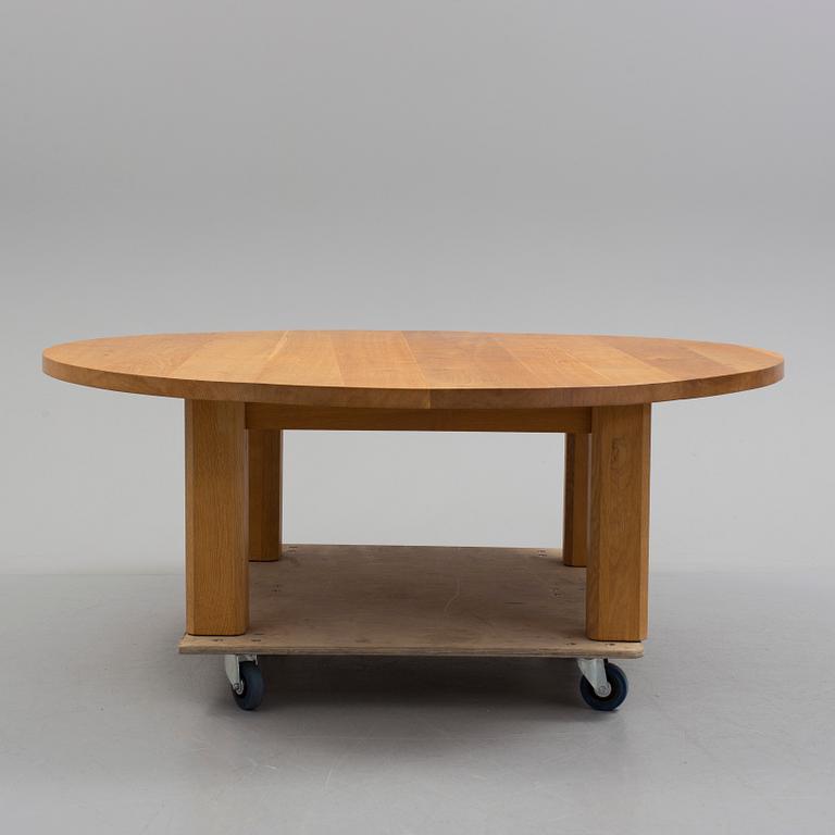 A late 20th century oak table.