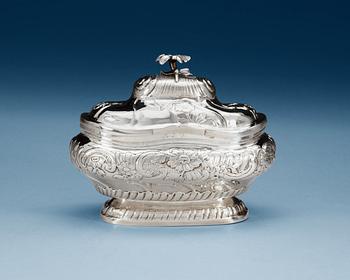 695. A Swedish 18th century silver sugar-box, makers mark of Mathias Grahl, Göteborg 1764.