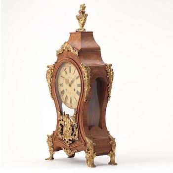 A SWEDISH ROCOCO MANTEL CLOCK, possibly by Nils Berg, Stockholm 1751-1794.