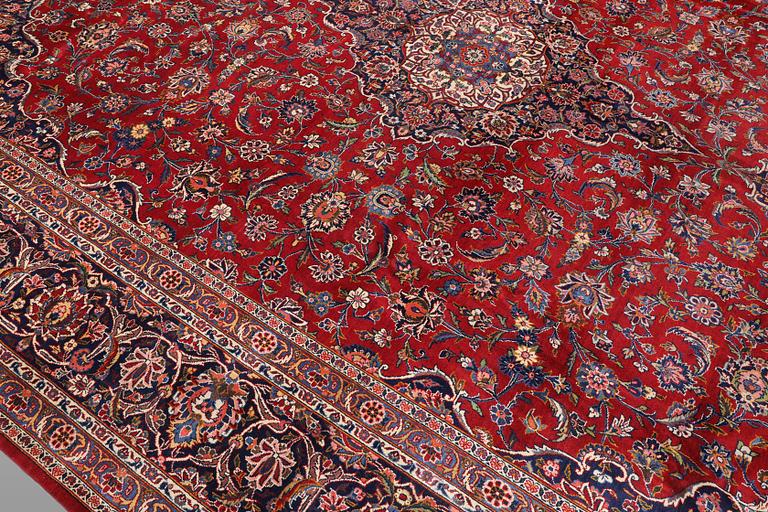 A semi-antique Keshan carpet, signed, 449 x 317 cm.