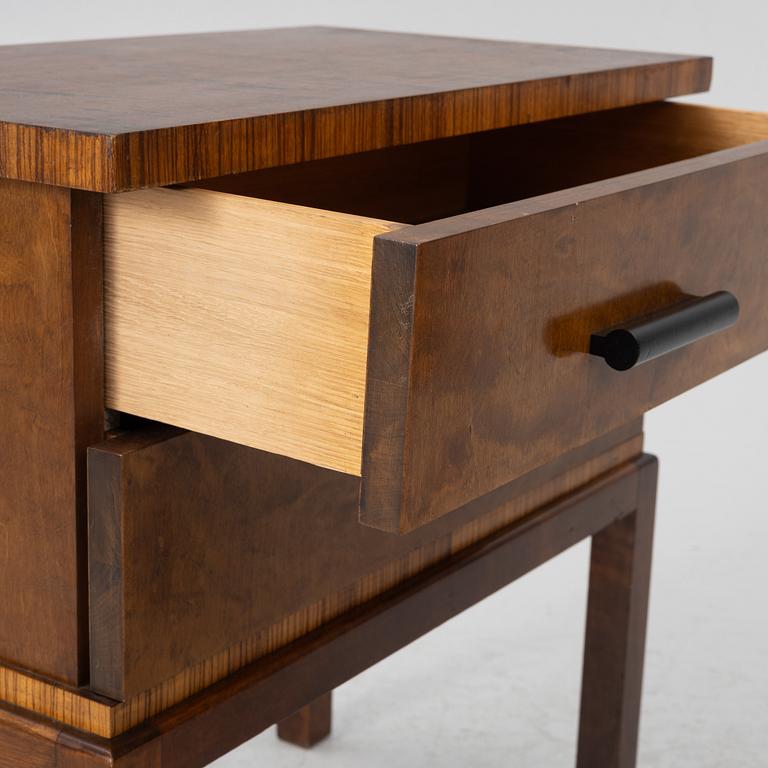 Sidobord/nattduksbord, ett par, 1930-tal.
