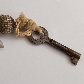 Bokskåp/vitrinskåp 1900-talets första hälft.