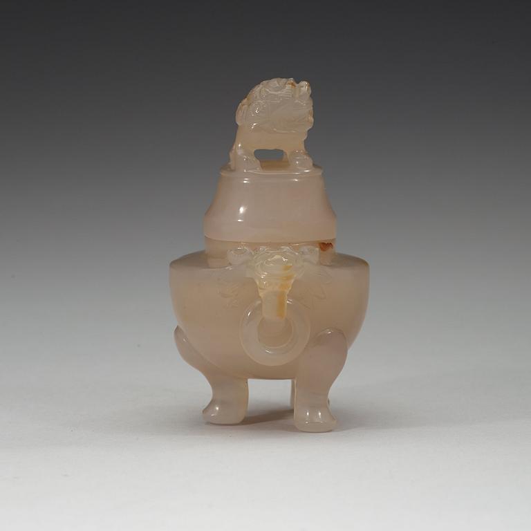 An agathe tripod nephrite censer with cover, late Qing dynasty, circa 1900.