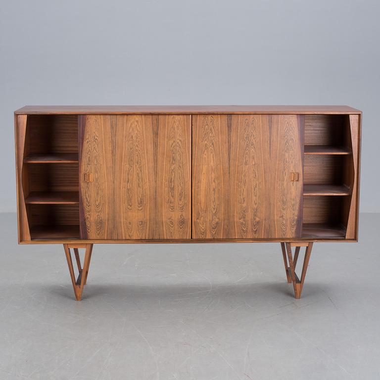 SIDEBOARD, Danmark, 1900-talets andra hälft. Citesintyg medföljer.