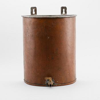 VATTENCISTERN, koppar, 1900-talets första hälft.