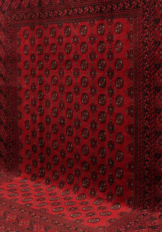 MATTA, Orientalisk, ca 330 x 250 cm.