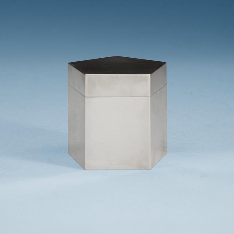 A Wiwen Nilsson sterling pentagonal box, Lund 1952.